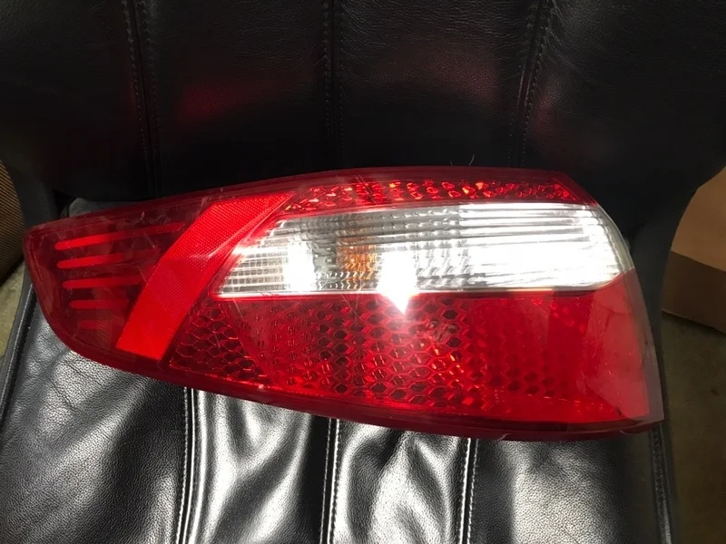 Фонарь наружный Kia Rio 2013 с дефектом 924014X000 3, левый