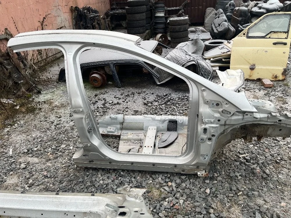 Порог со стойкой правый Ford Focus III (2011—2015)