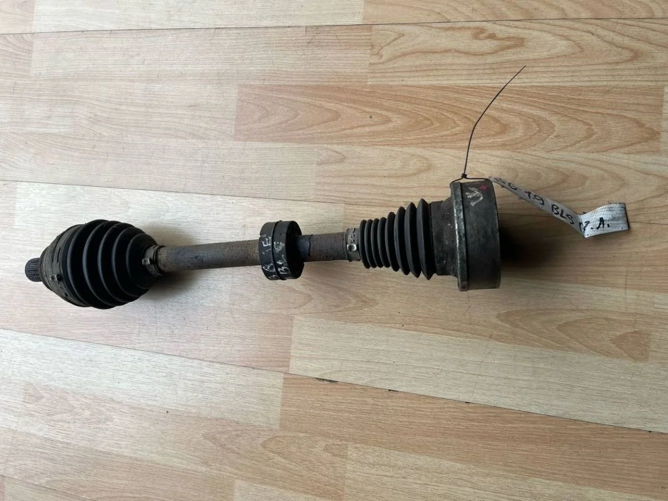 Привод передний левый Volkswagen Passat B6 (2005—2010)