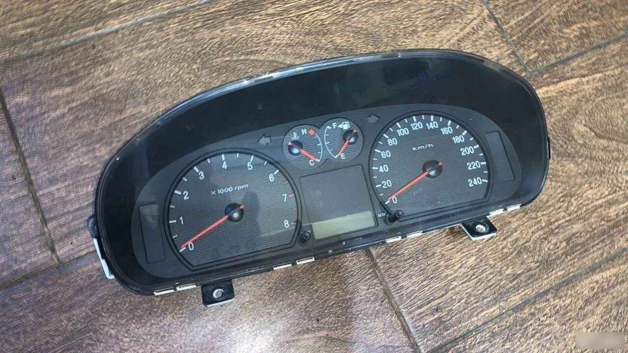 Панель приборов Hyundai Sonata IV рестайлинг (2001—2012)