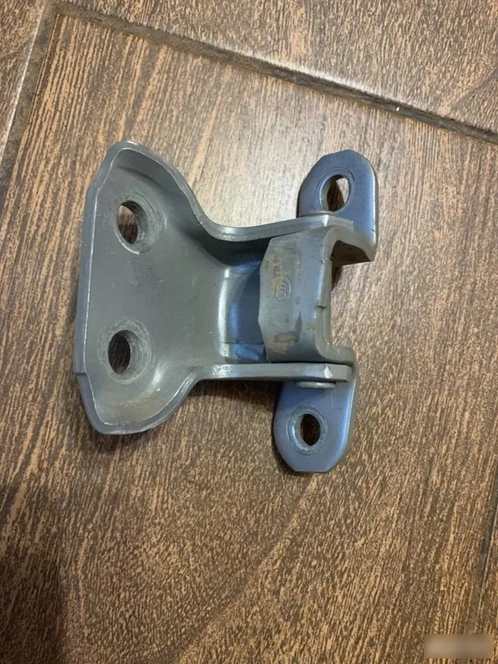 Петля двери передней Toyota RAV4 III (2005—2010)