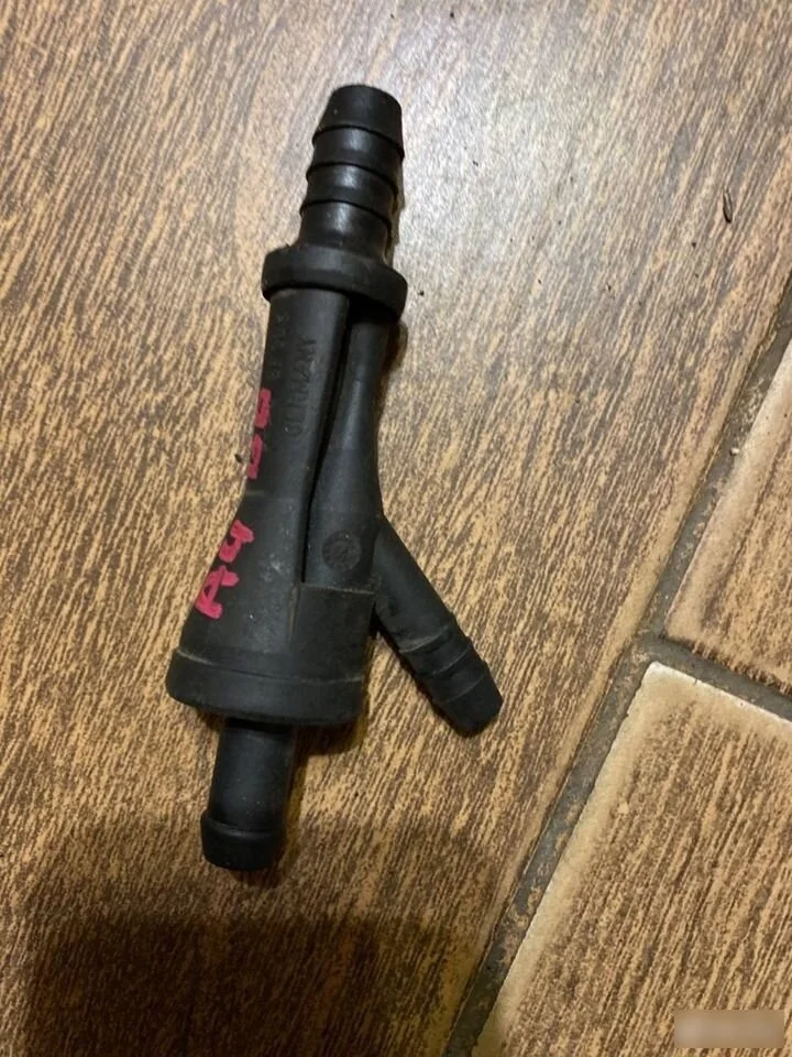 Клапан вентиляции картерных газов Audi A4 B6 (2000—2006)