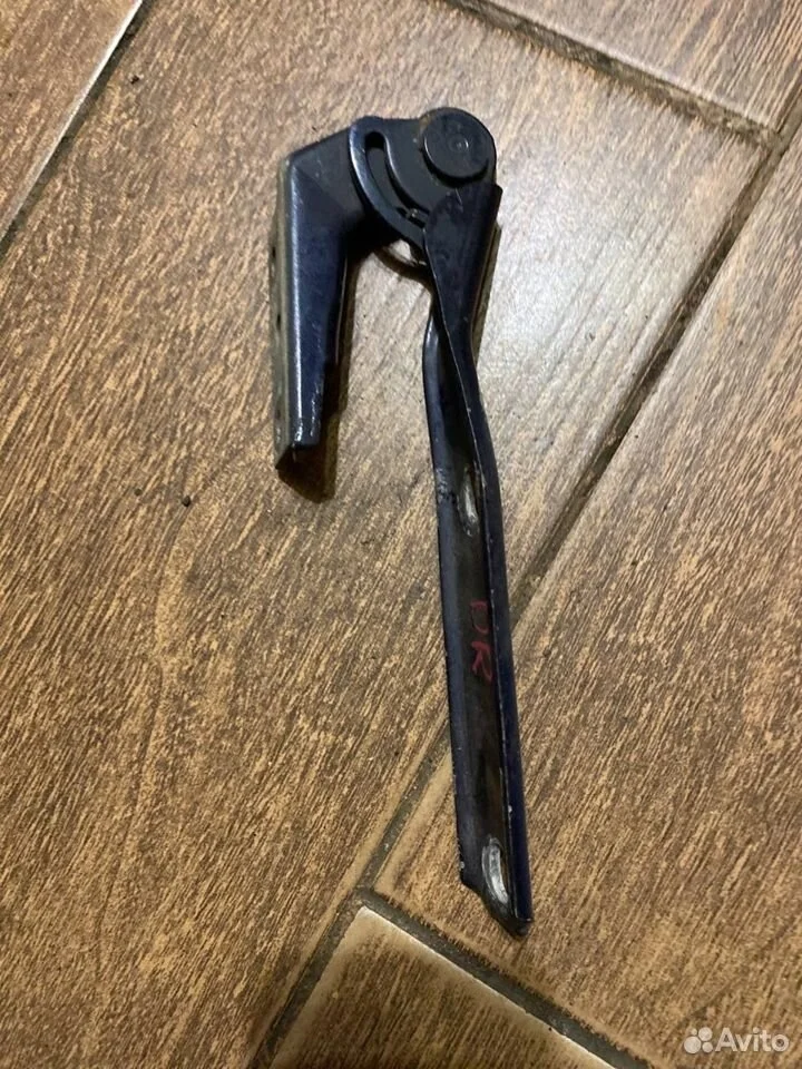 Петля капота Volkswagen Passat B5 (1996—2001)