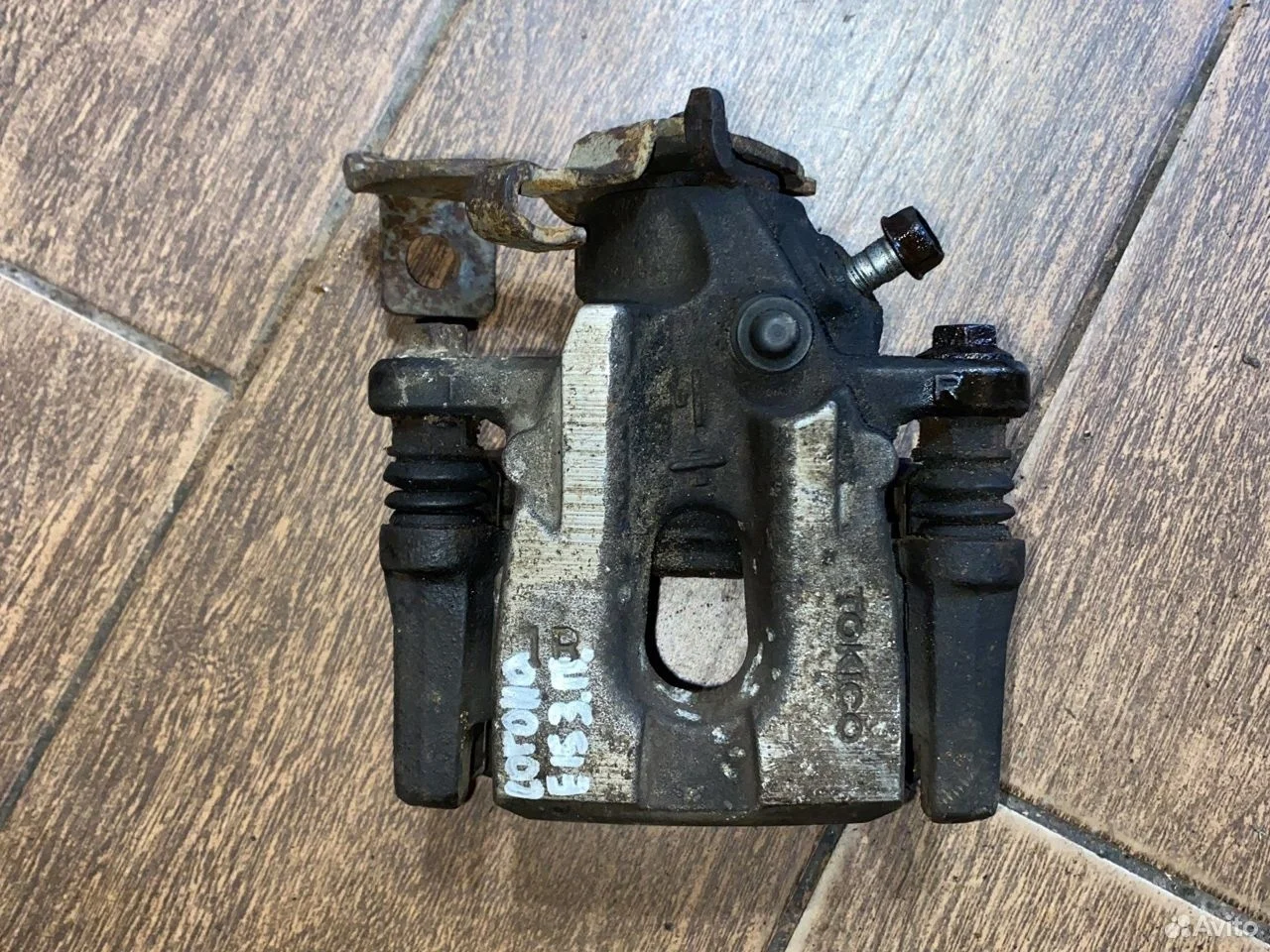 Суппорт тормозной задний Toyota Corolla X (2006—2010)