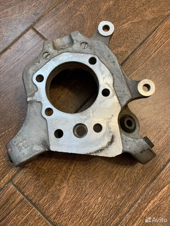 Кулак поворотный задний Infiniti FX37 II (2008—2012)