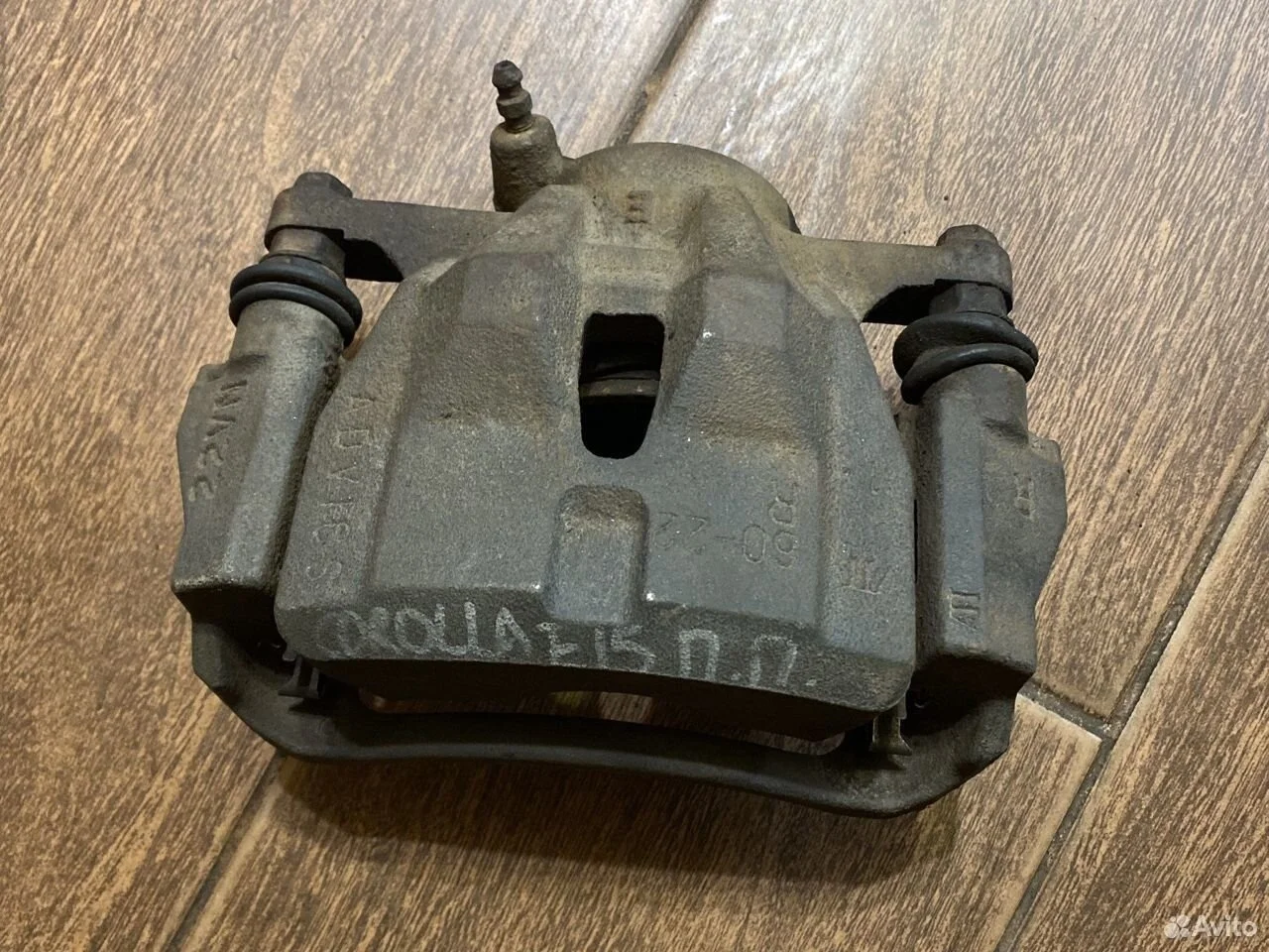 Суппорт тормозной передний правый Toyota Corolla X (2006—2010)