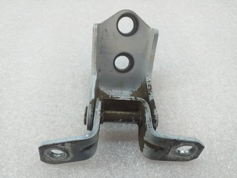 Петля двери Mazda 3 2012 BL