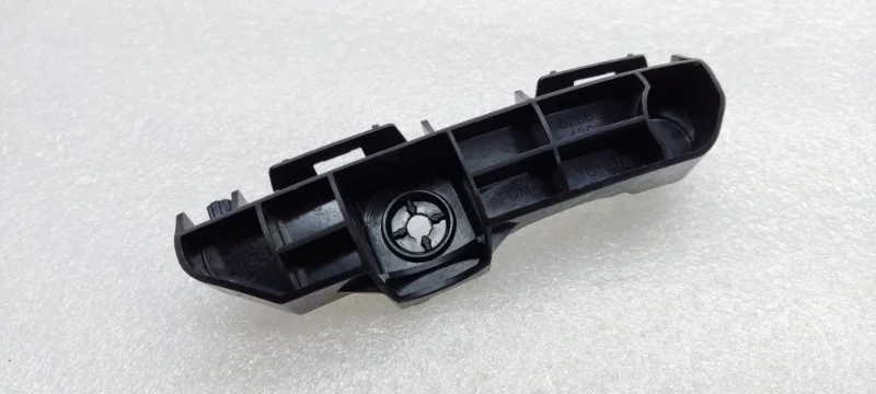 Кронштейн бампера Toyota RAV4 2012-2019 ZSA44