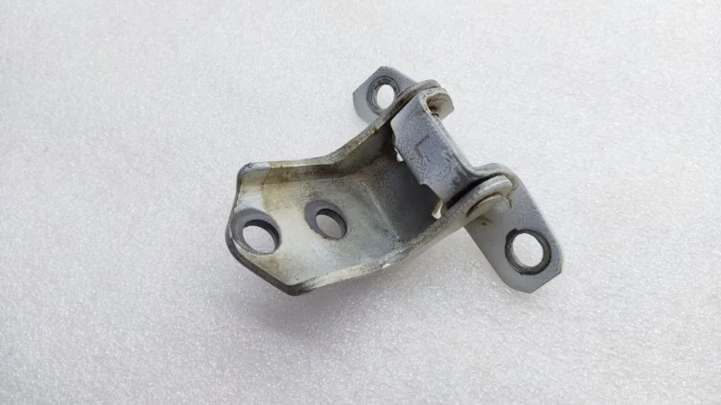 Петля двери Mazda 3 2011 BL