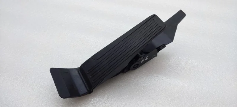Педаль газа электронная Infiniti M37 2010-2014 Y51