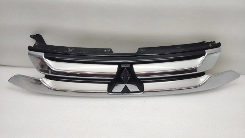 Решетка радиатора Mitsubishi Outlander 2012> GF7W