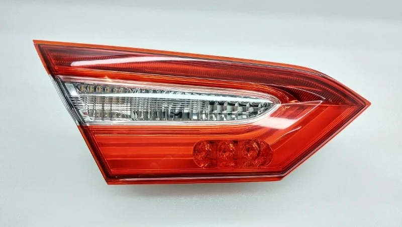 Фонарь Toyota Camry 2021 70
