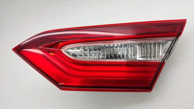 Фонарь Toyota Camry 2018 70