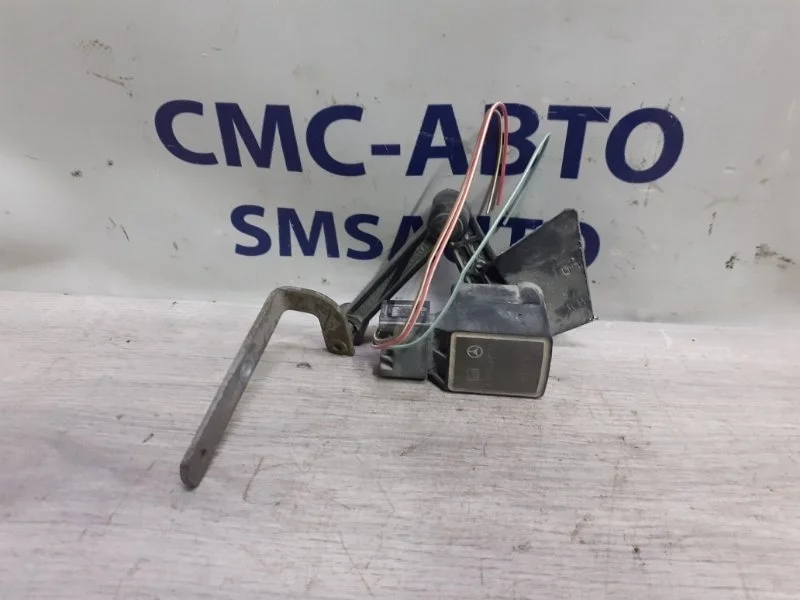 Датчик уровня подвески Mercedes-Benz Ml A0105427717 W164 642.820, передний
