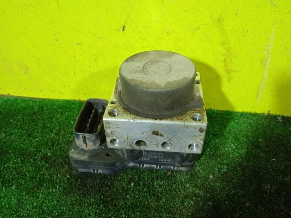 Блок управления abs Toyota Corolla 2010 150