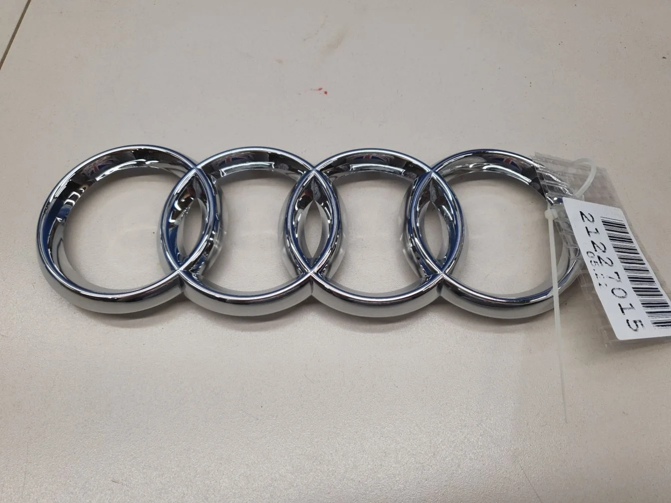 Эмблема решетки радиатора для Audi Q5 FY 2017-