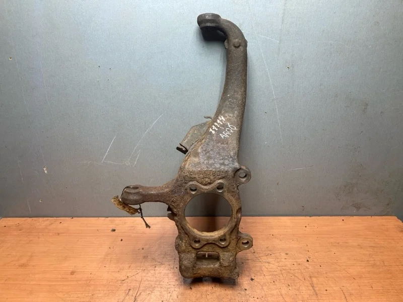Поворотный кулак Nissan Navara D40 2005-2014 40015EB000, передний левый
