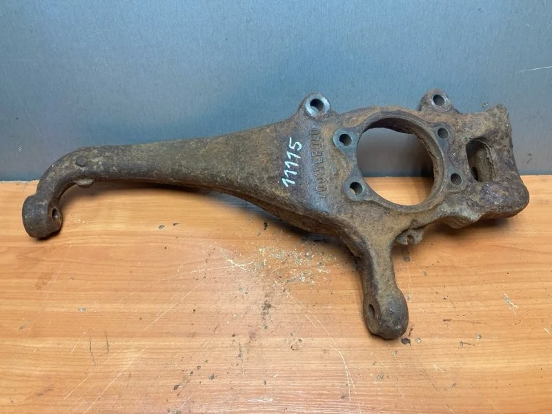 Поворотный кулак Nissan Navara D40 2005-2014 40015EB000, передний левый