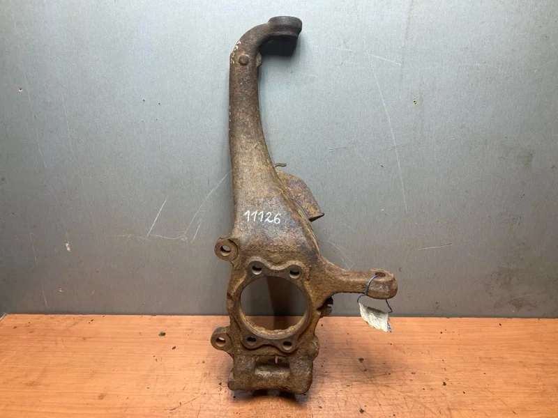 Поворотный кулак Nissan Navara D40 2005-2014 40014EB000, передний правый