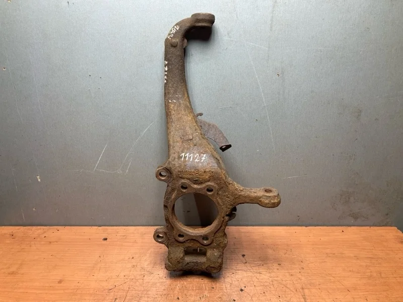 Поворотный кулак Nissan Navara D40 2005-2014 40014EB000, передний правый