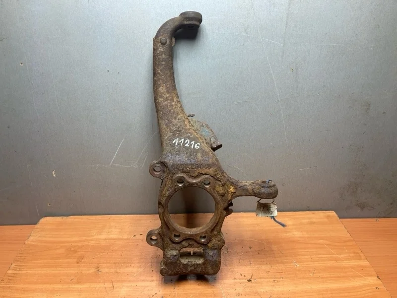 Поворотный кулак Nissan Navara D40 2005-2014 40014EB000, передний правый