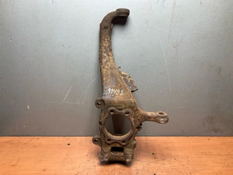 Поворотный кулак Nissan Navara D40 2005-2014 40014EB000, передний правый