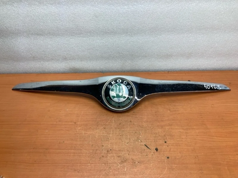 Молдинг капота Skoda Fabia 2 2007-2010 5J0853633