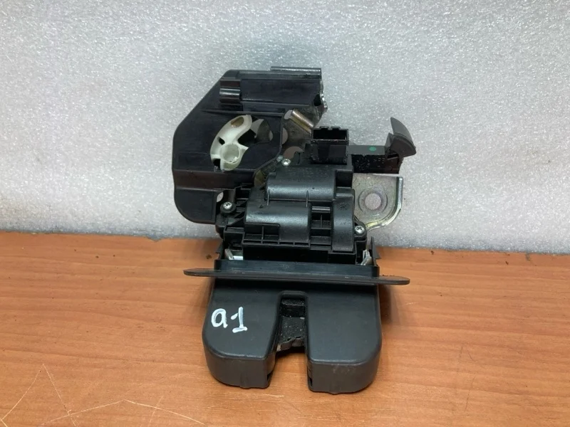 Замок крышки багажника Audi A1 8X 2010-2018 8R0827505 ХЭТЧБЕК