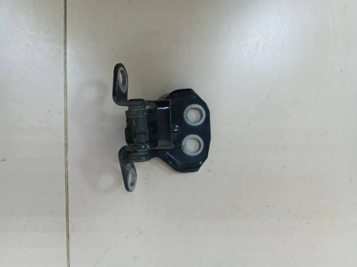 Петля двери задней правой нижняя Ford Fiesta MK5 2002-2008