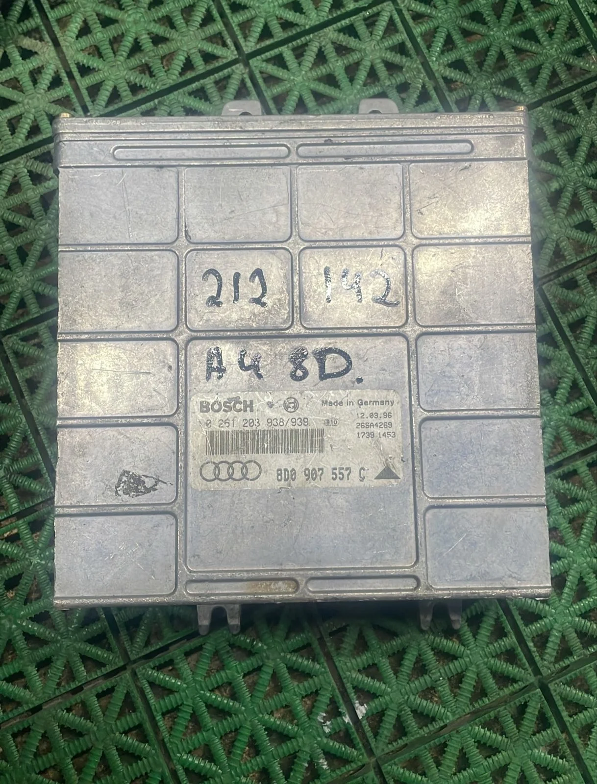 Блок управления двигателя ДВС ЭБУ AUDI A4 8D 1,8 ADR 1995- Б/У A4 8D(1995-2001)