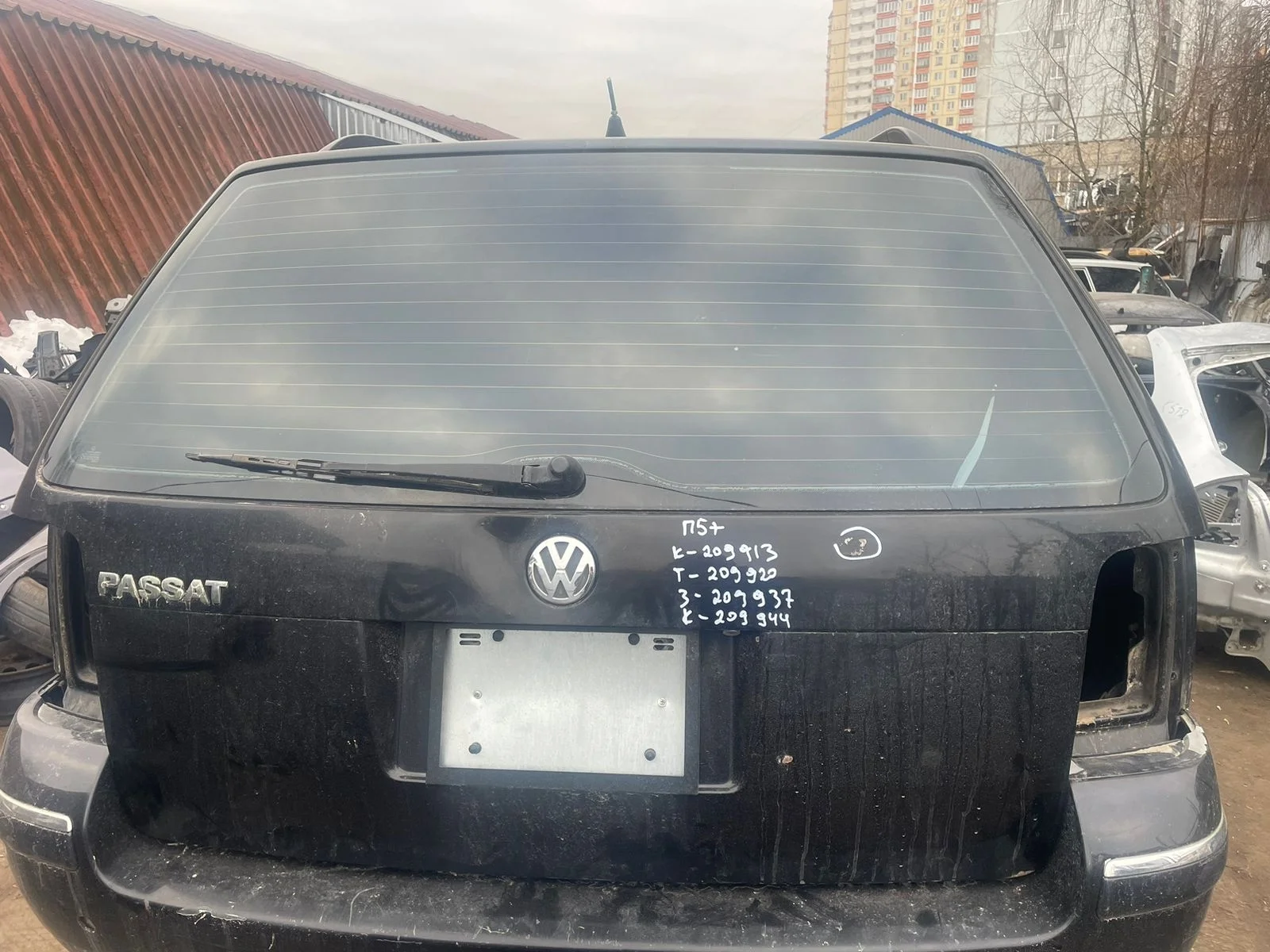 Кнопка ручка открывания крышки багажника VOLKSWAGEN PASSAT B5+ 2001- б/у PASSAT B5(1997-2000);PASSAT B5+(2001-2004)