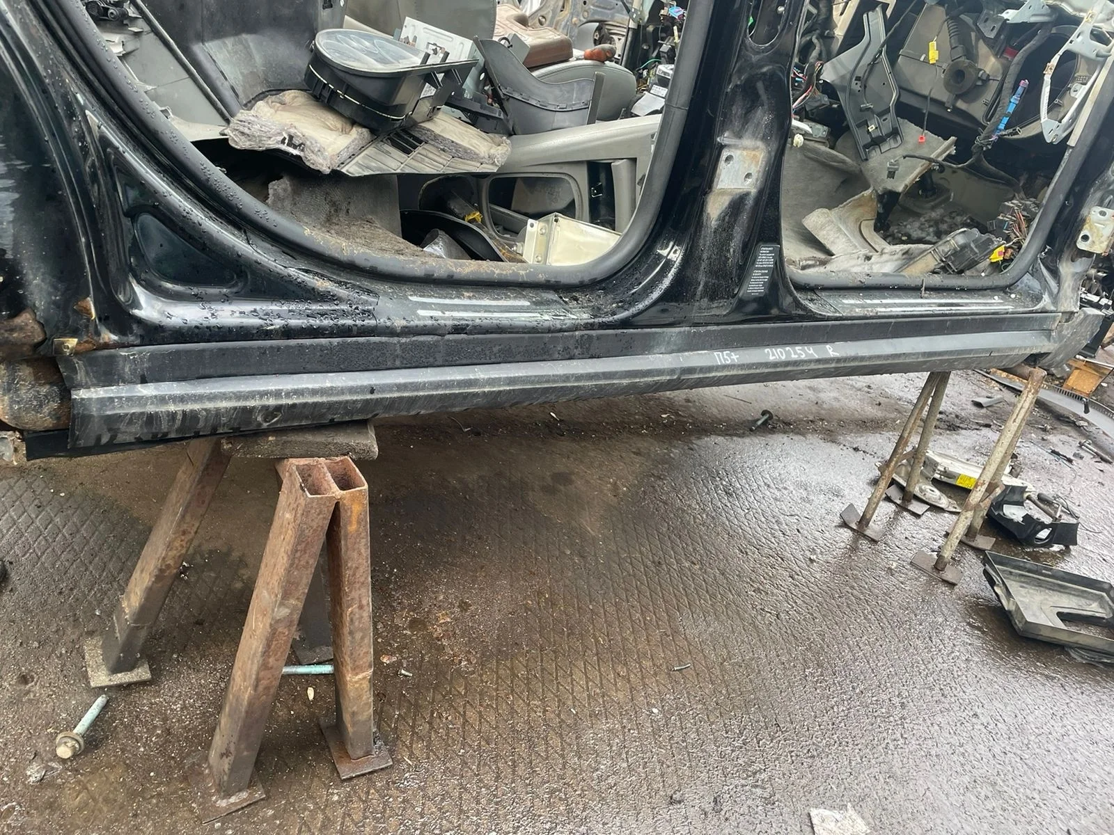 Накладка порога кузова VOLKSWAGEN PASSAT B5/B5+ 1997- пластик правая б/у PASSAT B5(1997-2000);PASSAT B5+(2001-2004)