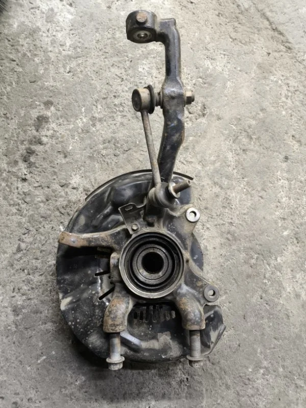 Кулак поворотный правый Toyota Hilux (2005-2015) 2014 Пикап