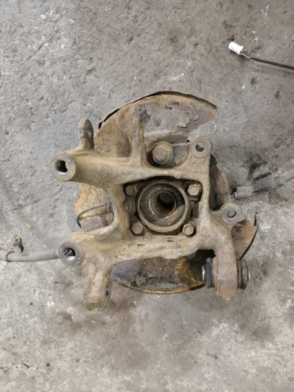 Кулак задний правый Toyota Rav 4 (CA40) (2012-2019) 2013