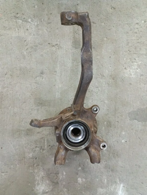Кулак поворотный правый Toyota Hilux (2005-2015) 2014 Пикап