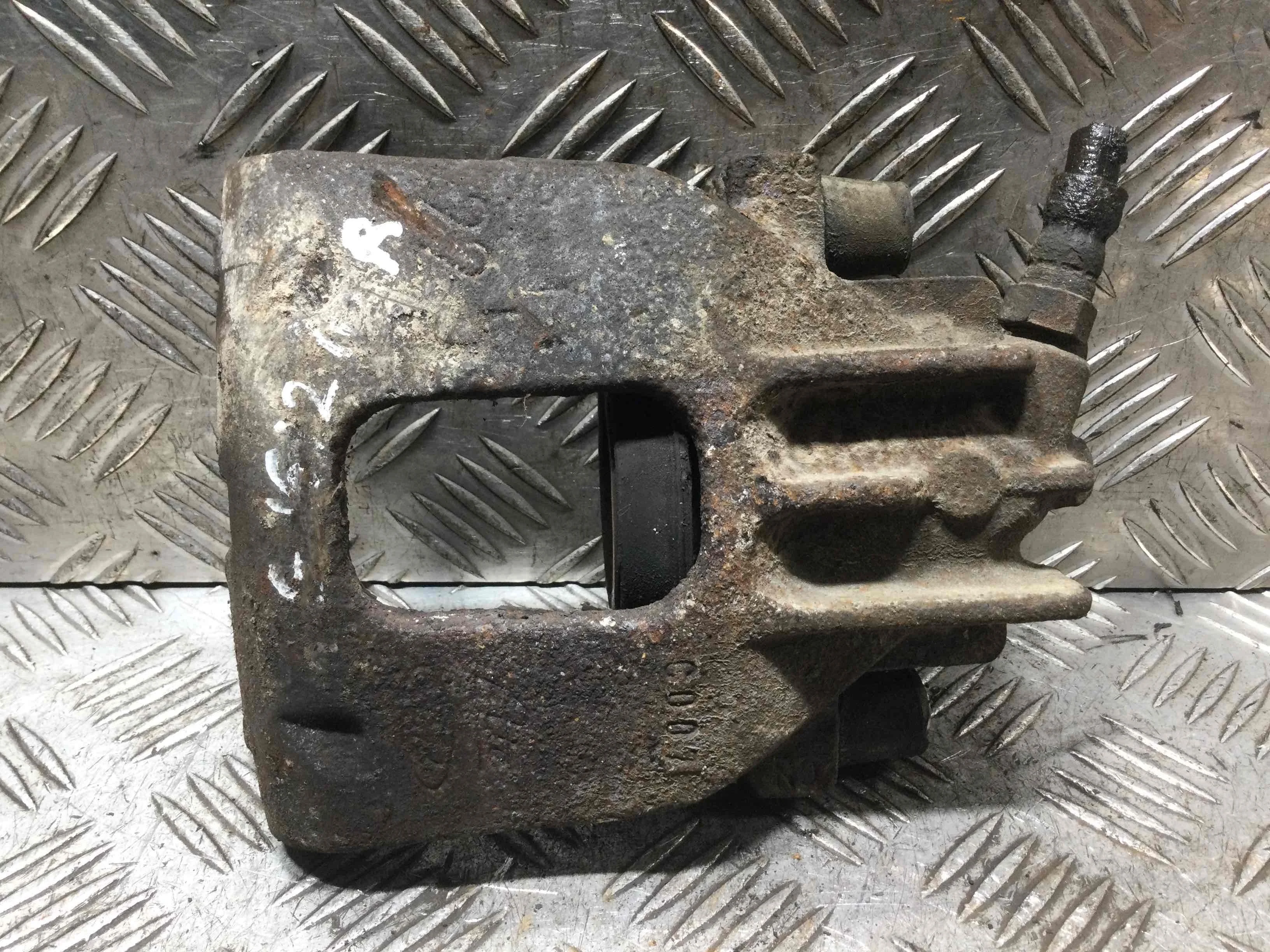 Суппорт передний правый Ford Focus 1 поколение (1998-2001) дизель 1.8 TDCi Механика Х/б