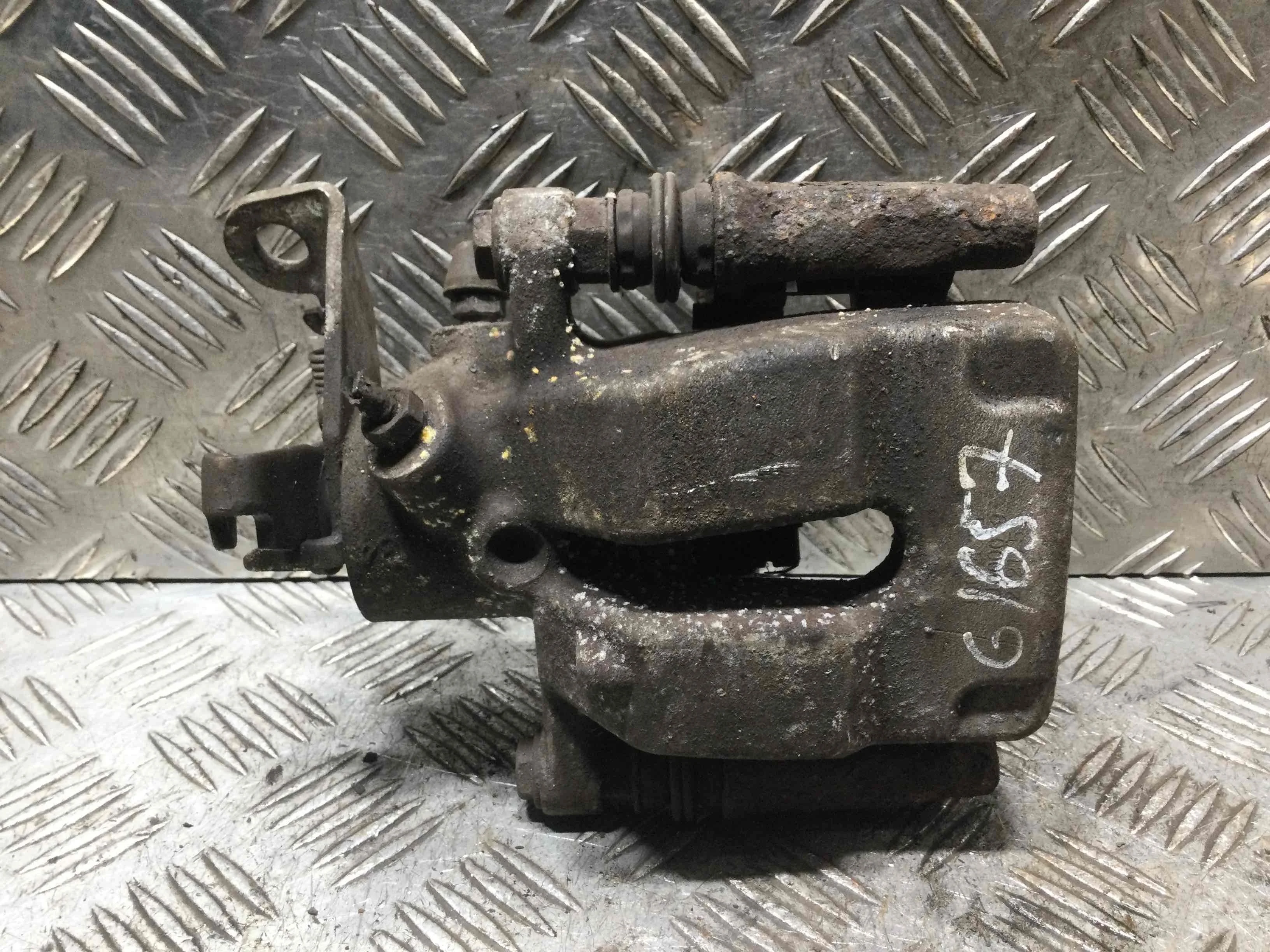 Суппорт задний правый Renault Scenic 1 поколение [рестайлинг] (1999-2003) бензин 2.0 i Автомат Минивэн