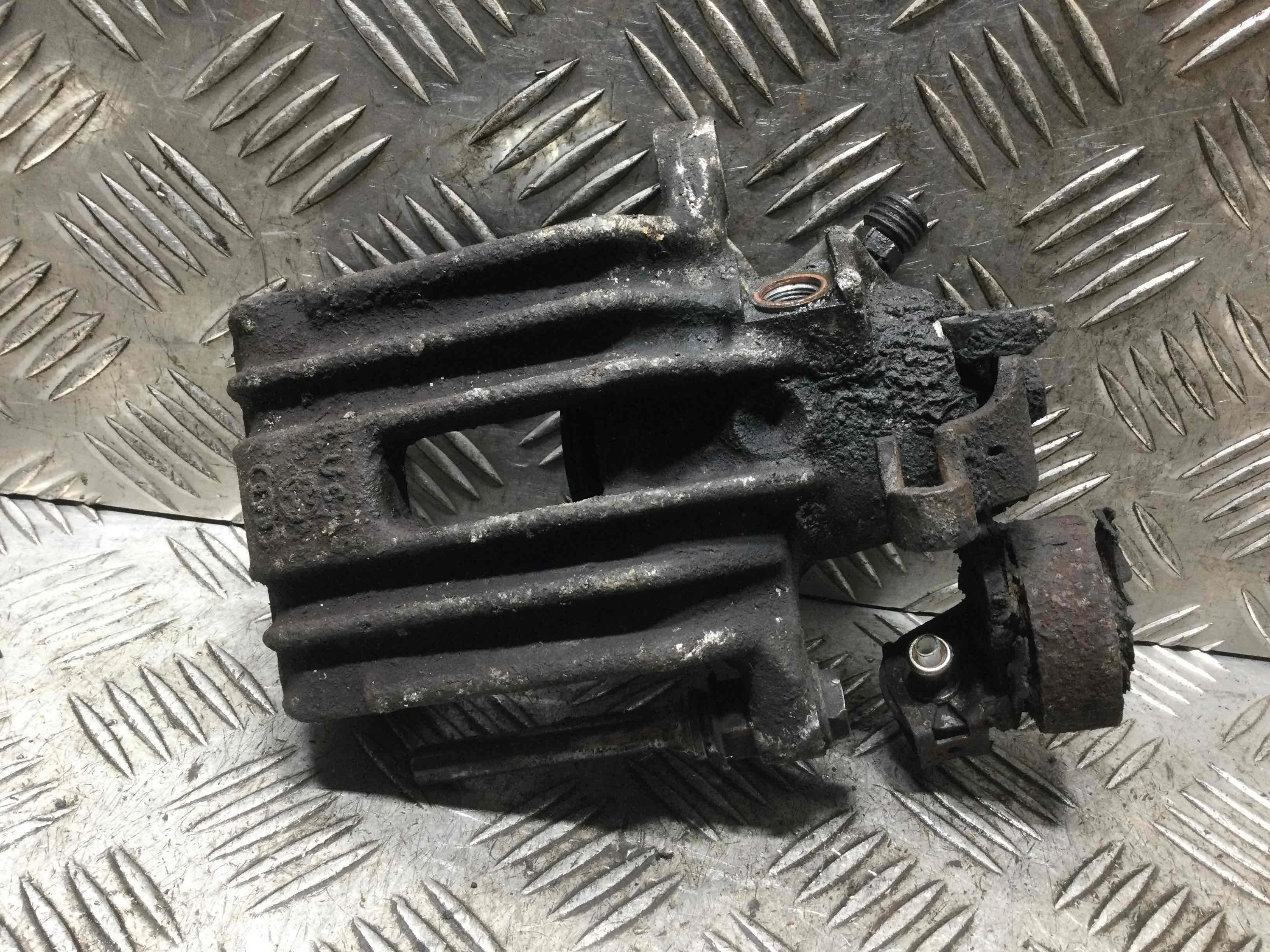 Суппорт задний левый SEAT Toledo 2 поколение (1998-2004) бензин 1.6 i Механика Седан