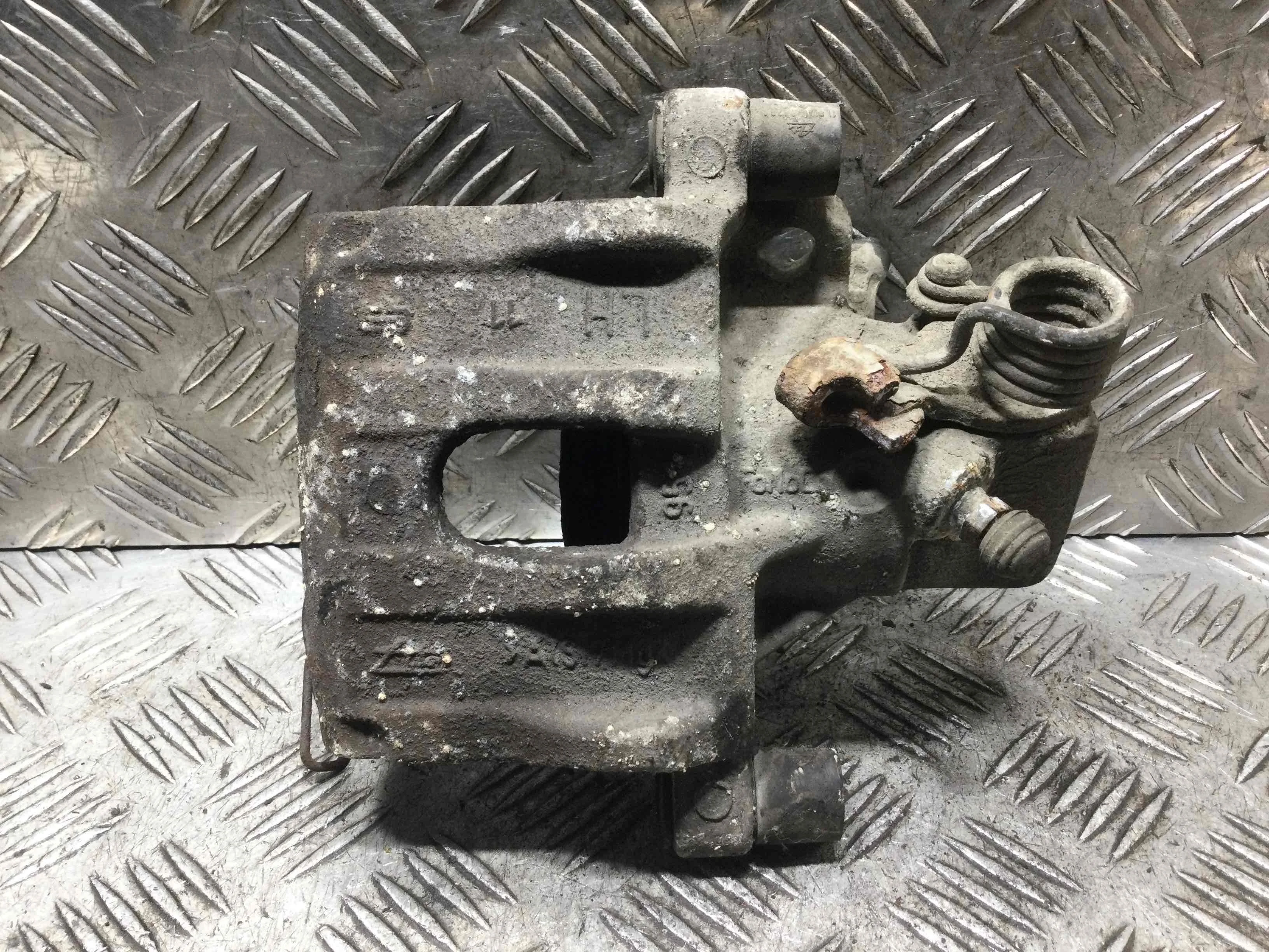 Суппорт задний левый Ford C-MAX 1 поколение (2003-2007) бензин 1.8 i Механика Минивэн