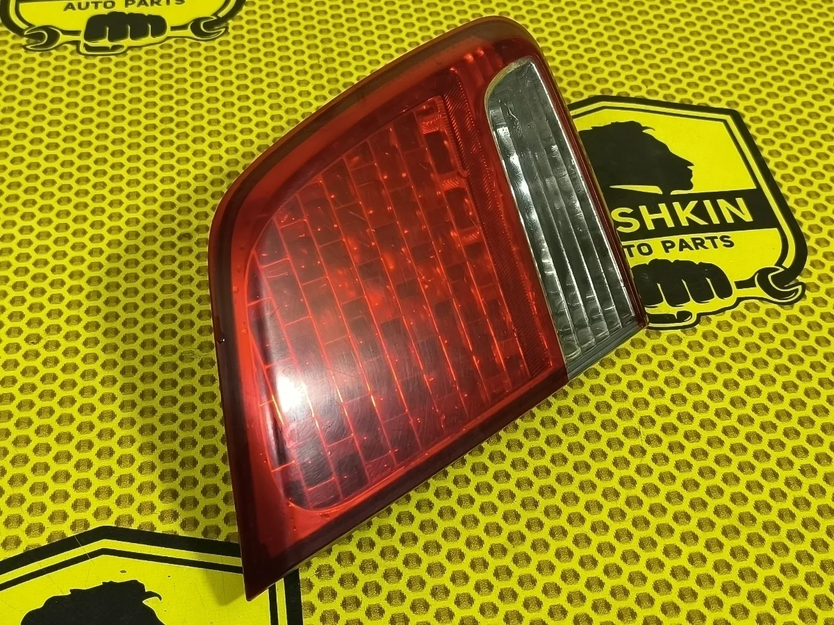 Фонарь в крышку багажника Kia Sorento 2010 XM