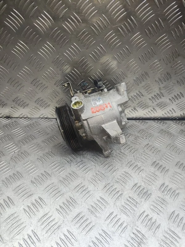Компрессор кондиционера Subaru Forester 73111FJ000 FB20