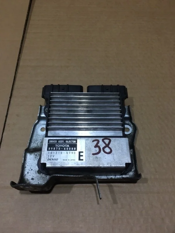 Блок управления форсунками Toyota Land Cruiser 2011 8987171010 URJ200 1VD-FTV 4.5