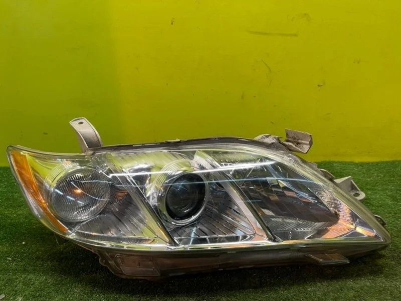Фара галогеновая Toyota Camry XV40