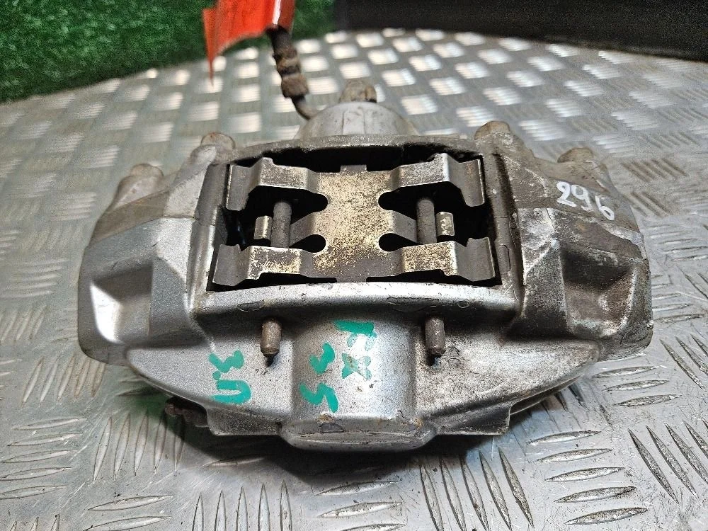 Суппорт тормозной задний на Infiniti FX35