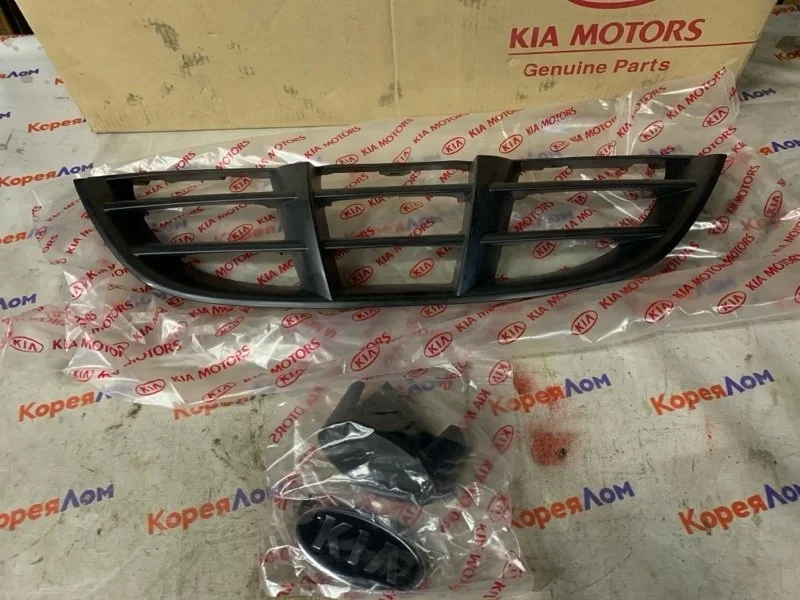 Решетка радиатора Kia Cerato