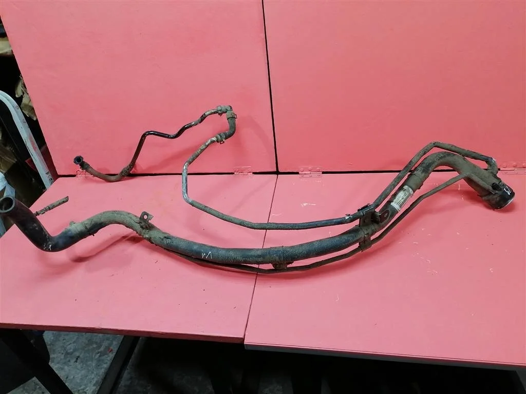 горловина топливного бака Toyota RAV 4 2006-2013