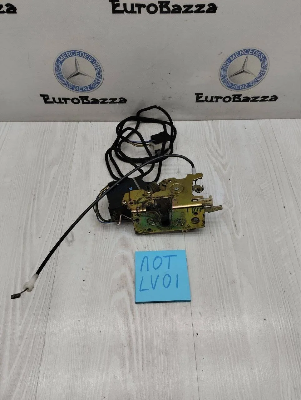 Замок двери передней правой Mercedes W638 Vito
