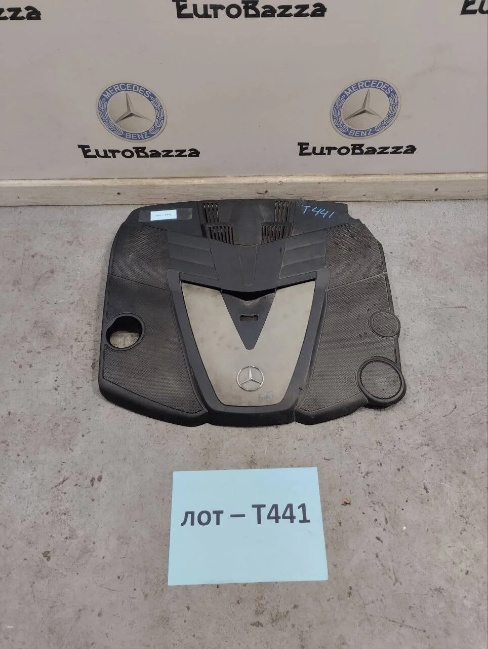 Крышка двигателя Mercedes Om642