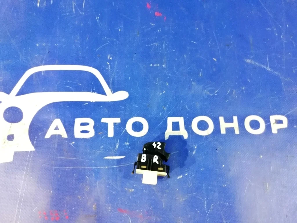 кнопка стеклоподъемника TOYOTA AVENSIS AZT251 2AZFSE