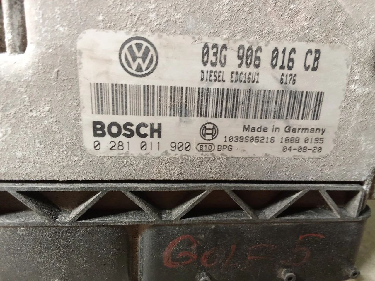 Блок управления двигателем Volkswagen Golf V